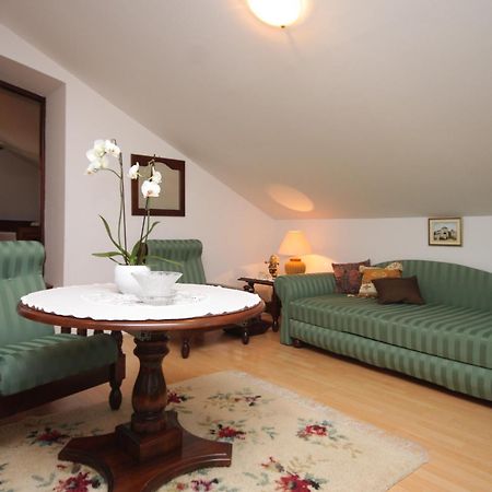 Apartments And Rooms With Parking Space Cunski, Losinj - 2498 Room photo