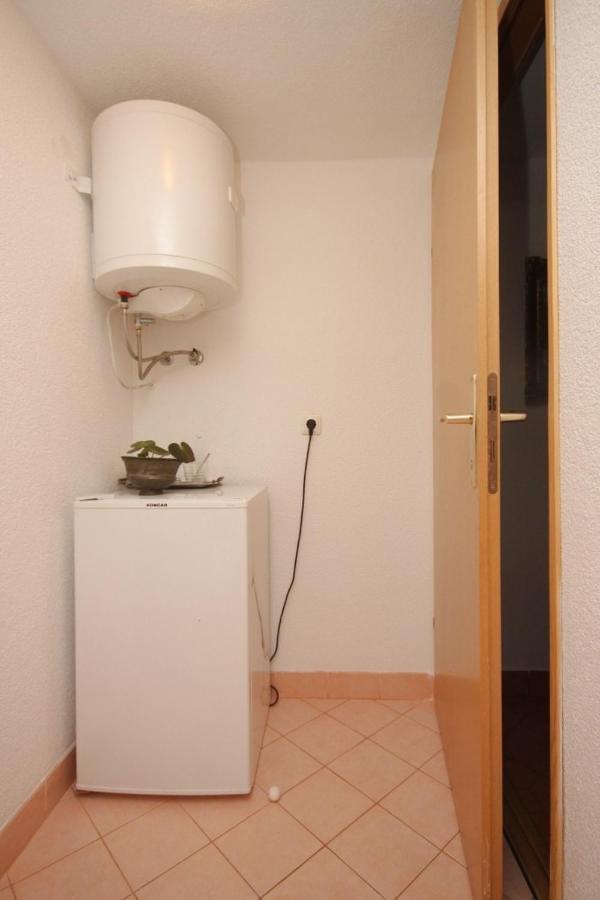 Apartments And Rooms With Parking Space Cunski, Losinj - 2498 Exterior photo