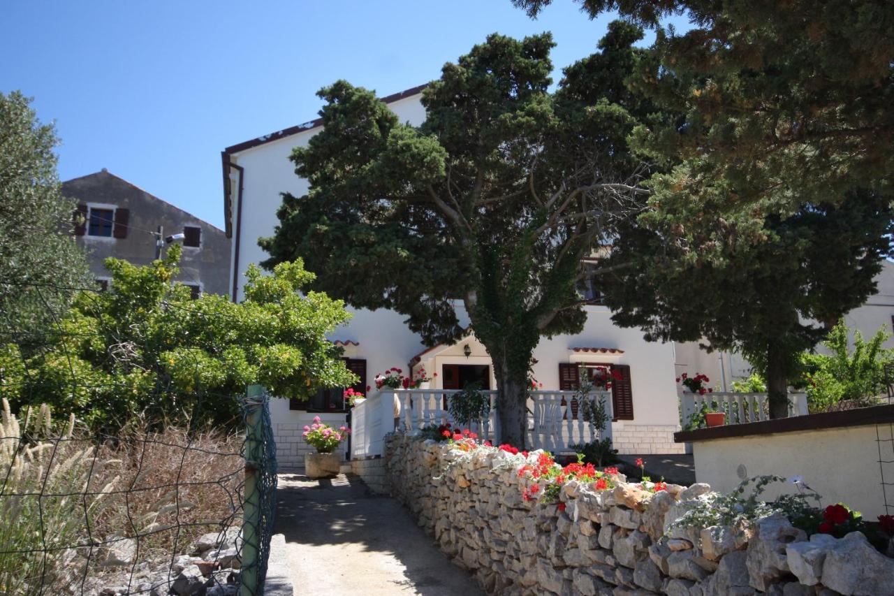 Apartments And Rooms With Parking Space Cunski, Losinj - 2498 Exterior photo