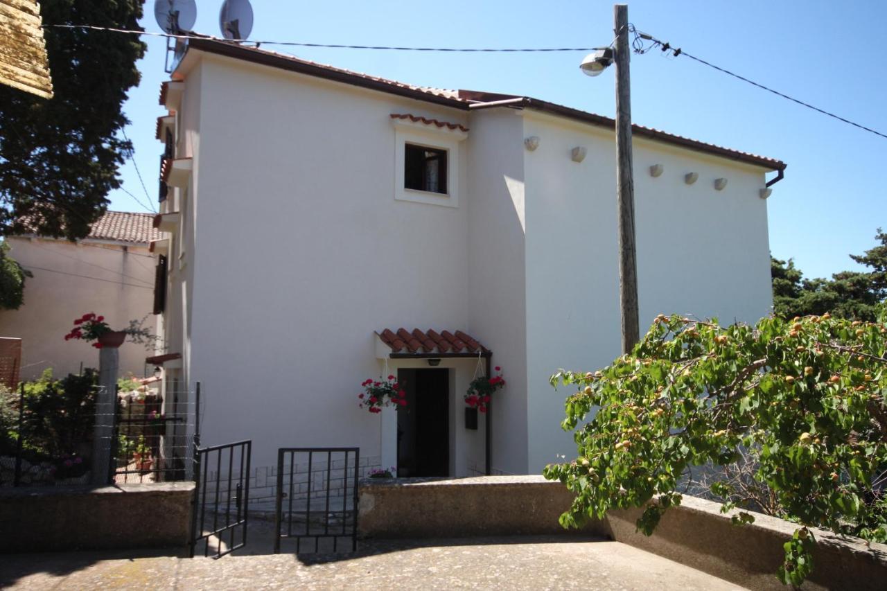 Apartments And Rooms With Parking Space Cunski, Losinj - 2498 Exterior photo