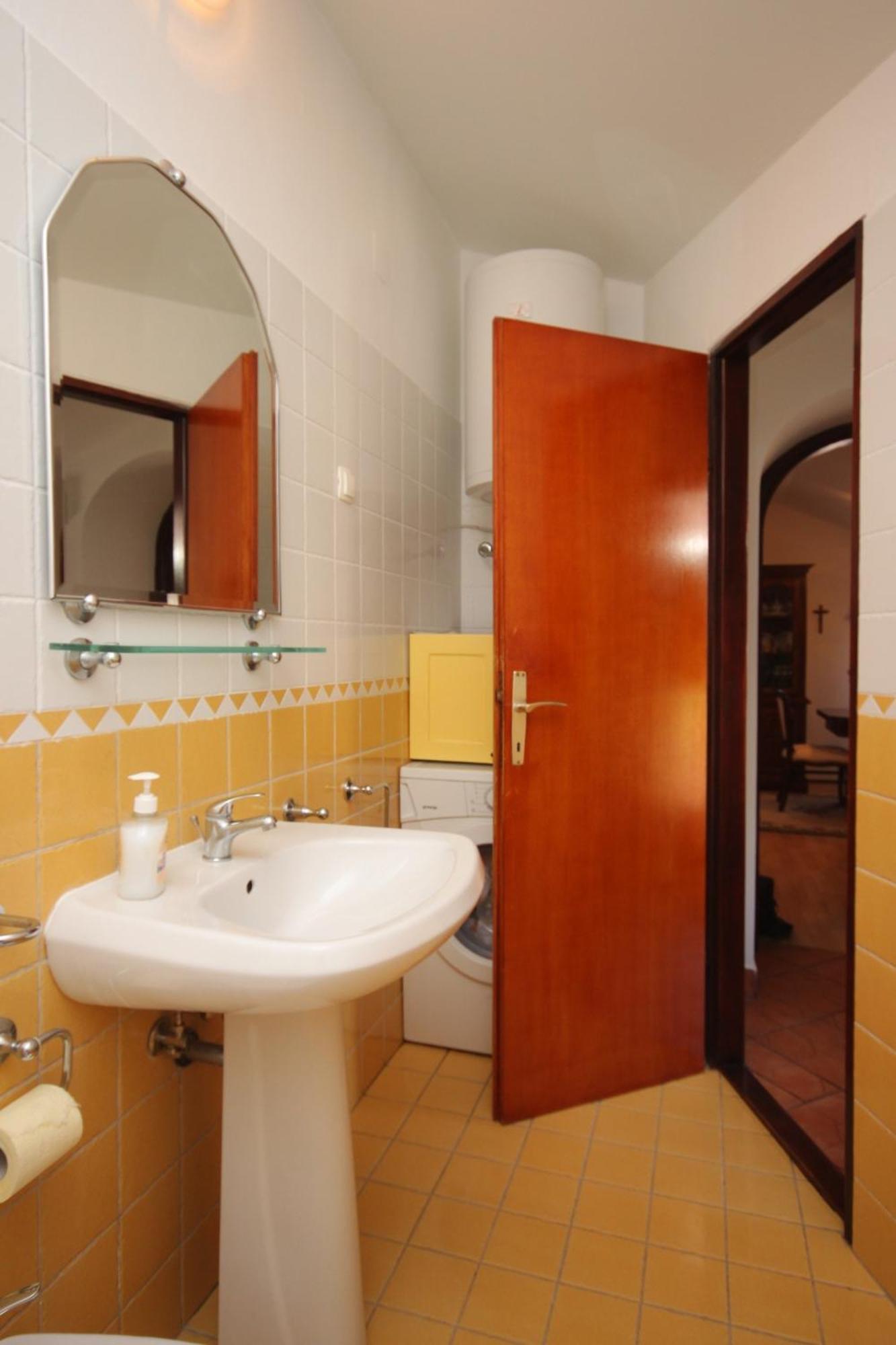 Apartments And Rooms With Parking Space Cunski, Losinj - 2498 Room photo